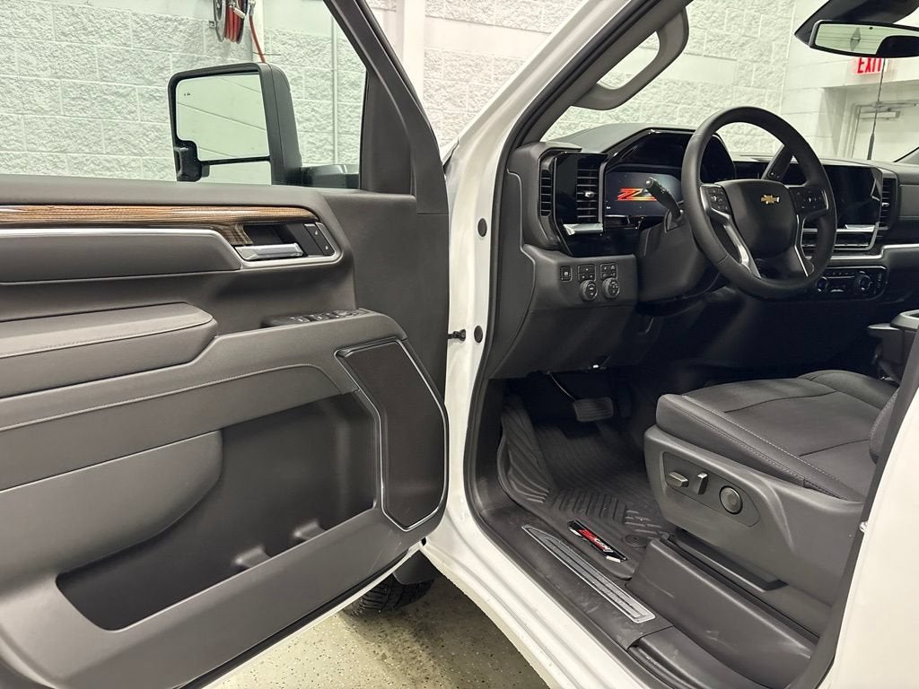 2026 Chevrolet Silverado 3500 HD LT Crew Cab Standard Box 4WD