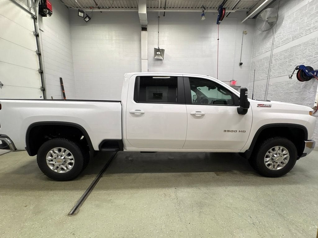 2026 Chevrolet Silverado 3500 HD LT Crew Cab Standard Box 4WD