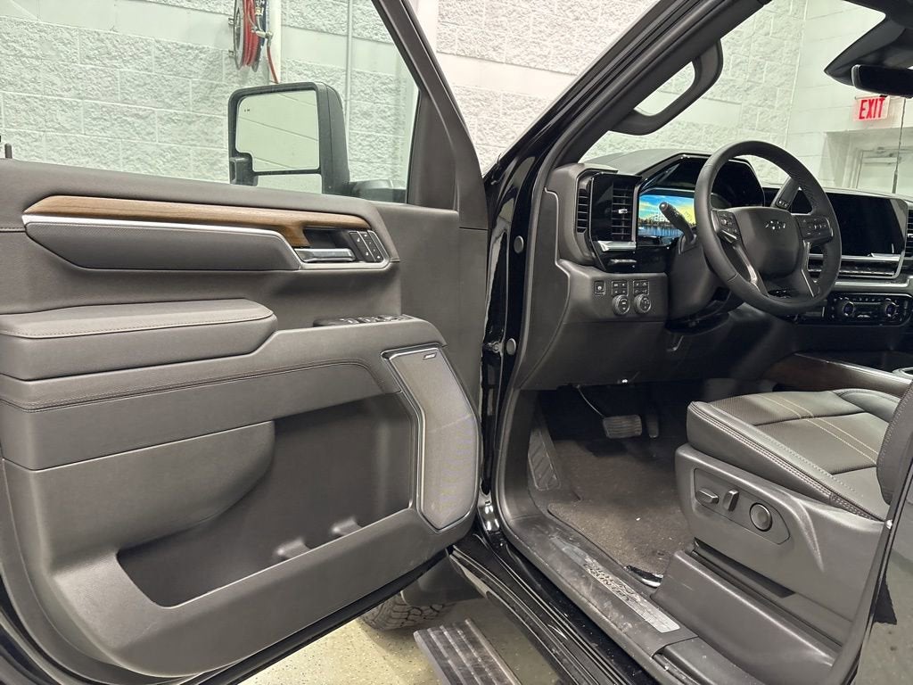 2026 Chevrolet Silverado 3500 HD High Country Crew Cab Standard Box 4WD