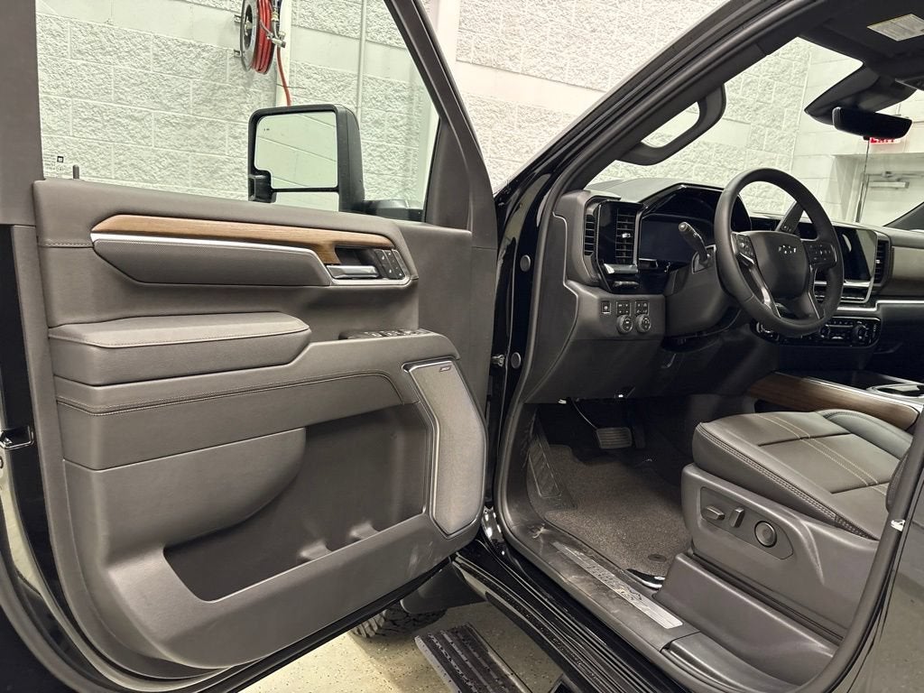 2026 Chevrolet Silverado 3500 HD High Country Crew Cab Standard Box 4WD