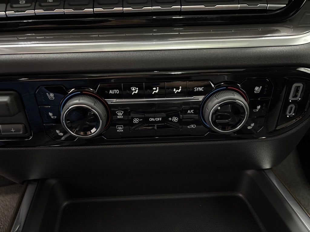 2026 Chevrolet Silverado 3500 HD High Country Crew Cab Standard Box 4WD