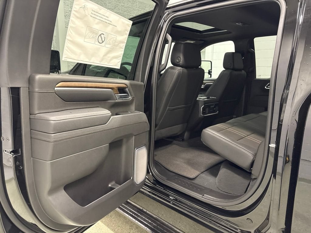 2026 Chevrolet Silverado 3500 HD High Country Crew Cab Standard Box 4WD