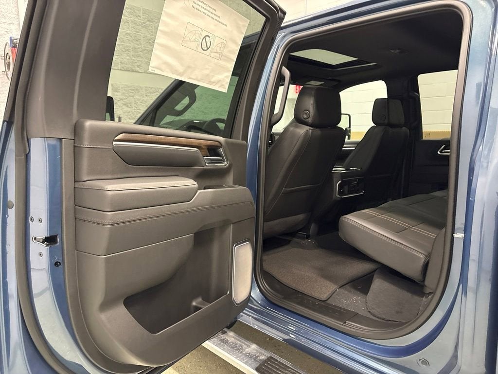 2026 Chevrolet Silverado 3500 HD High Country Crew Cab Standard Box 4WD