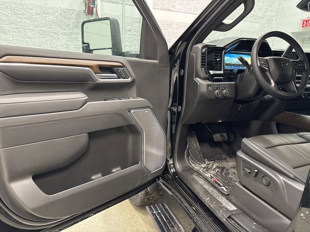 2026 Chevrolet Silverado 3500 HD High Country Crew Cab Standard Box 4WD