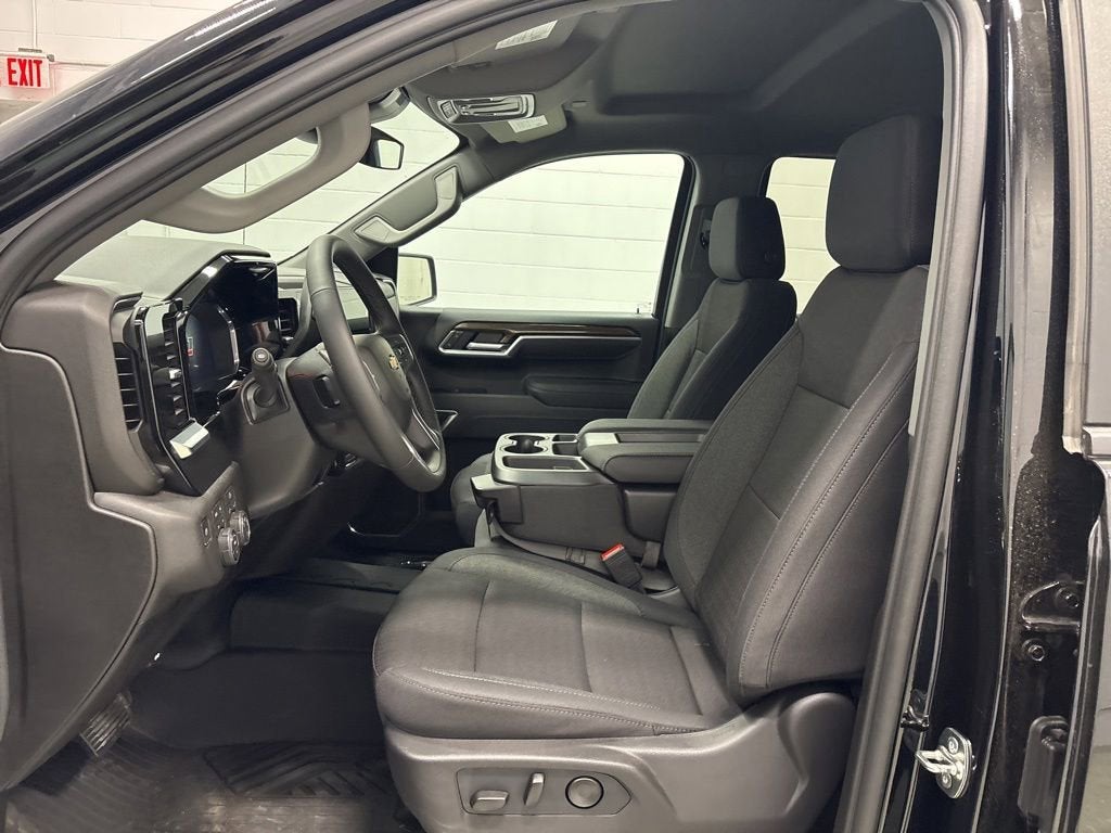 2026 Chevrolet Silverado 1500 LT Crew Cab Short Box 4WD