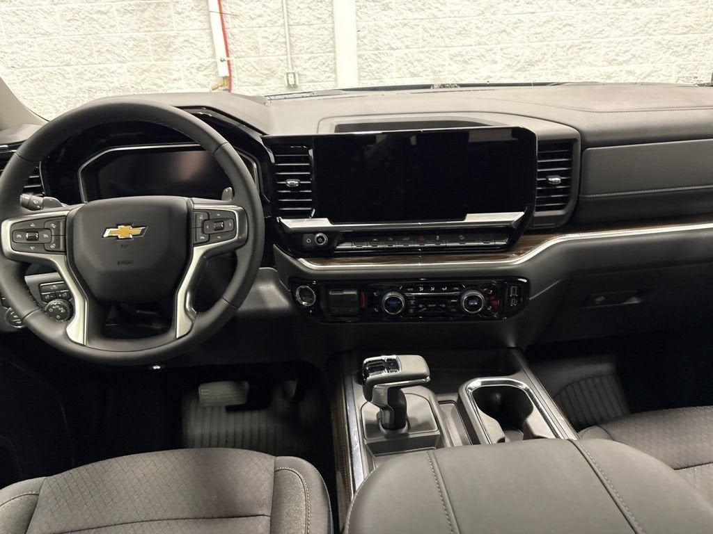 2026 Chevrolet Silverado 1500 LT Crew Cab Short Box 4WD