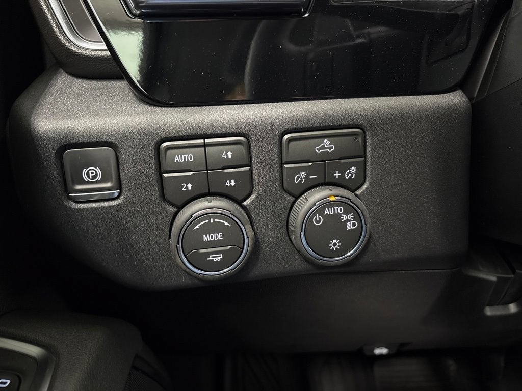 2026 Chevrolet Silverado 1500 LT Crew Cab Short Box 4WD