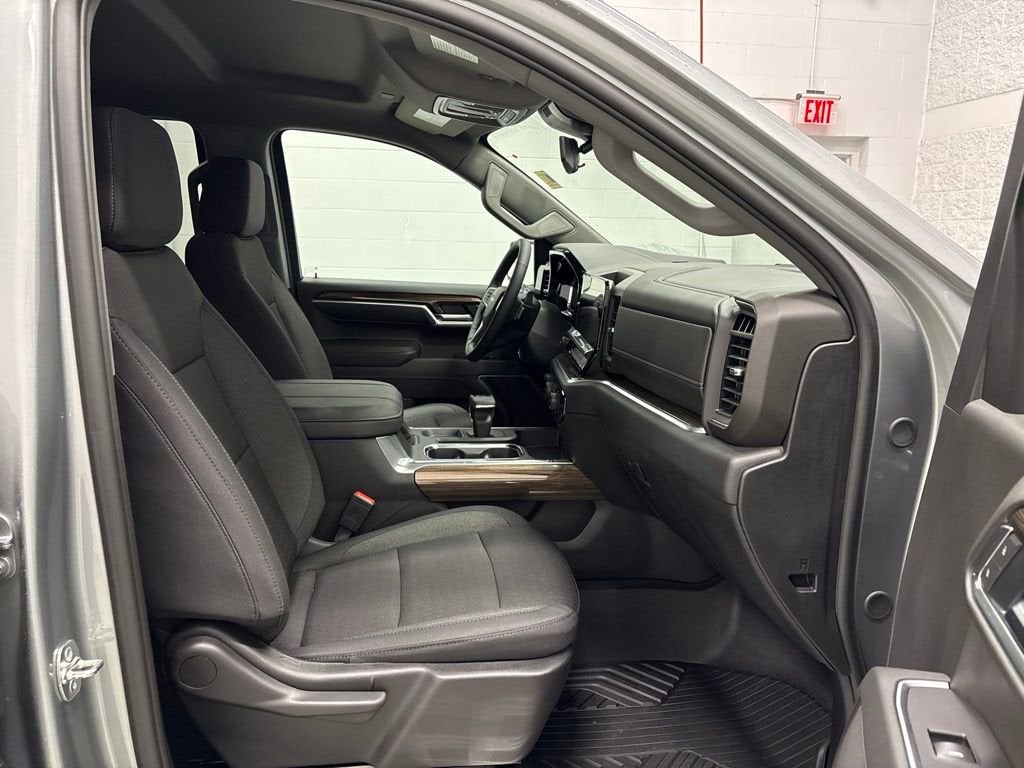 2026 Chevrolet Silverado 1500 LT Crew Cab Short Box 4WD