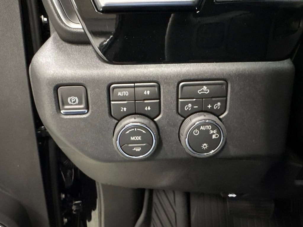 2026 Chevrolet Silverado 1500 LT Crew Cab Short Box 4WD