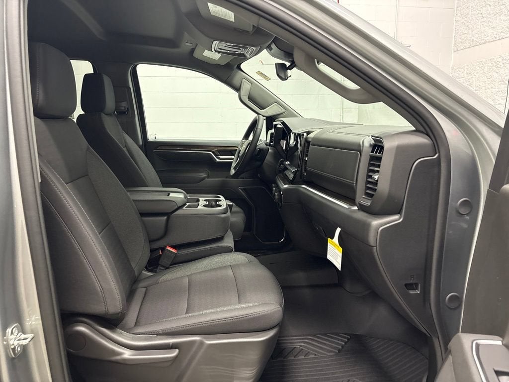 2026 Chevrolet Silverado 1500 LT Crew Cab Short Box 4WD