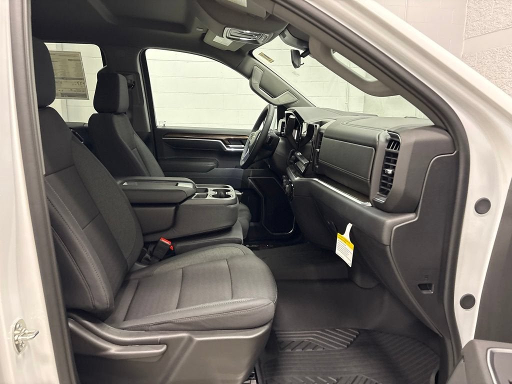 2026 Chevrolet Silverado 1500 LT Crew Cab Short Box 4WD