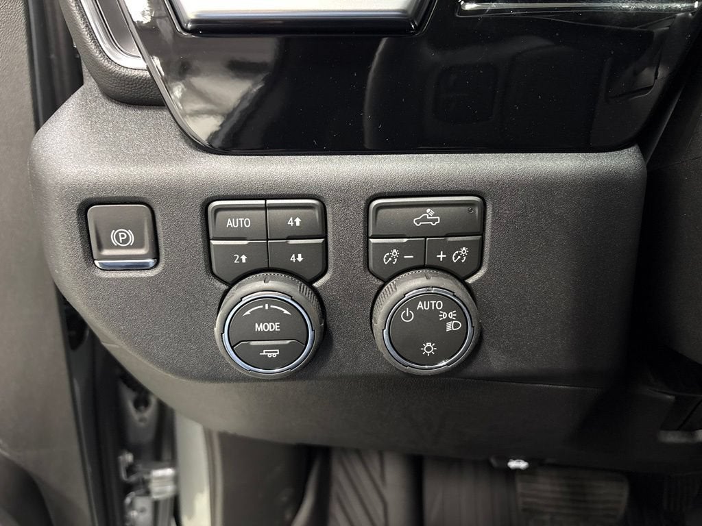 2026 Chevrolet Silverado 1500 LT Crew Cab Short Box 4WD
