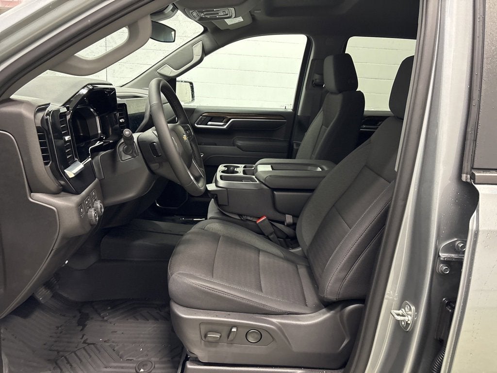 2026 Chevrolet Silverado 1500 LT Crew Cab Short Box 4WD