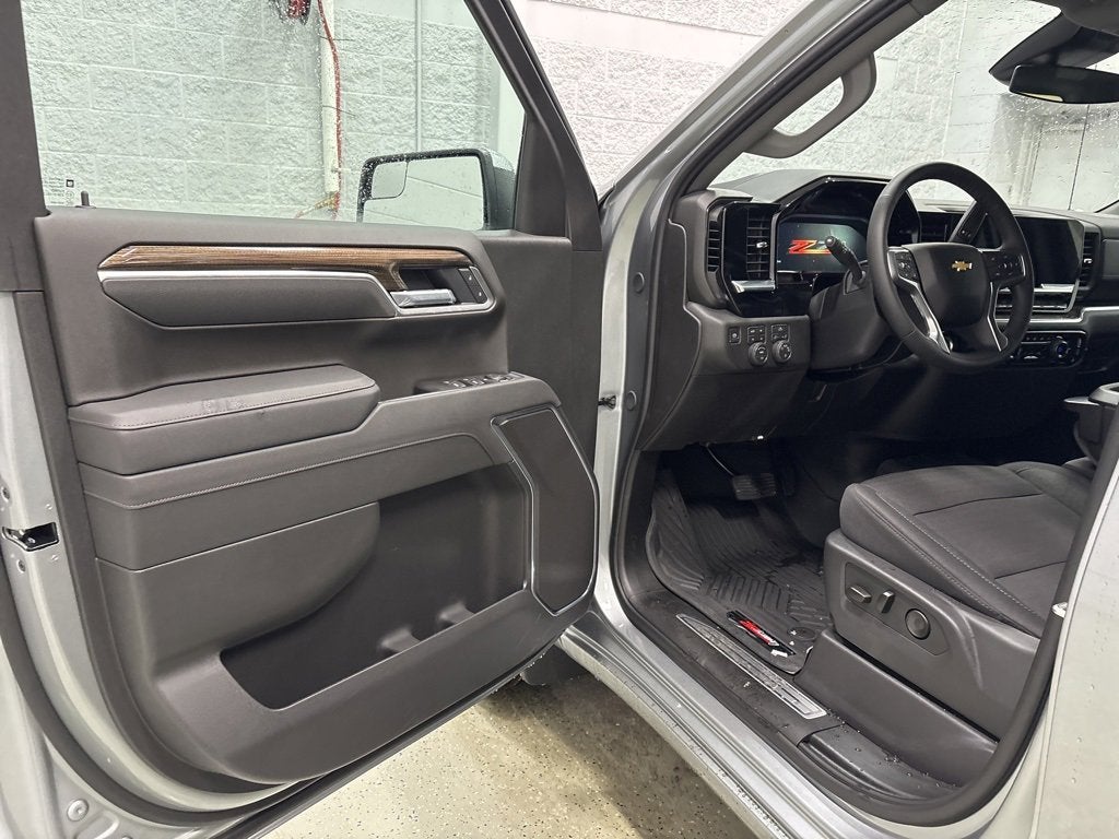 2026 Chevrolet Silverado 1500 LT Crew Cab Short Box 4WD