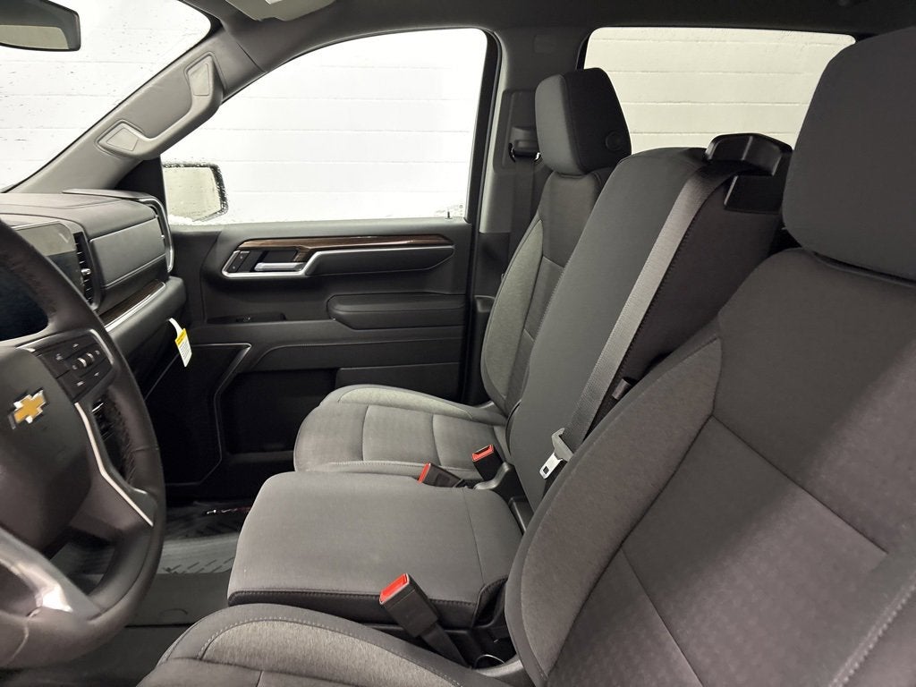 2026 Chevrolet Silverado 1500 LT Crew Cab Short Box 4WD