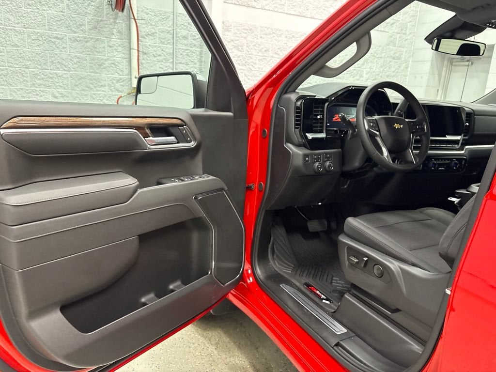 2026 Chevrolet Silverado 1500 LT Crew Cab Short Box 4WD