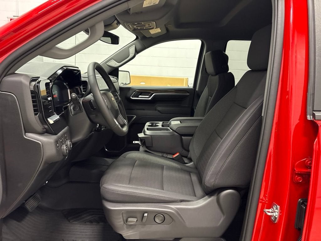 2026 Chevrolet Silverado 1500 LT Crew Cab Short Box 4WD