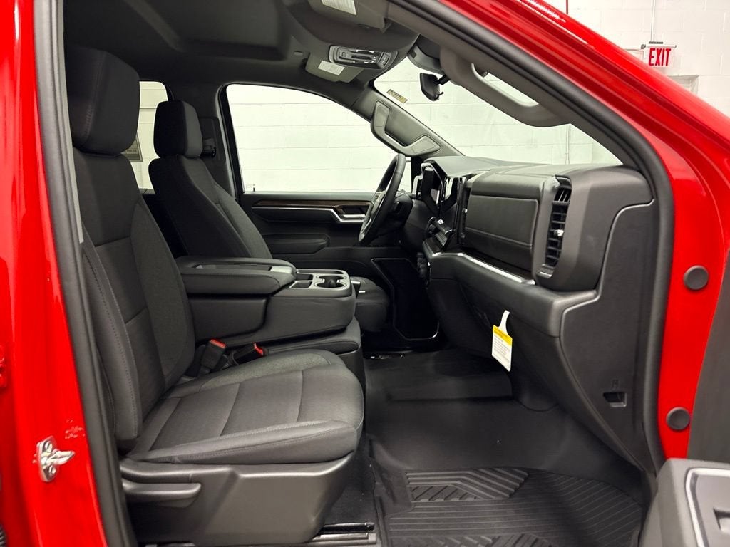 2026 Chevrolet Silverado 1500 LT Crew Cab Short Box 4WD