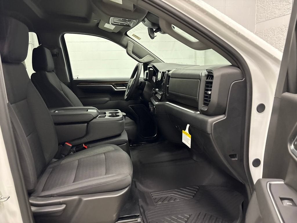 2026 Chevrolet Silverado 1500 LT Crew Cab Short Box 4WD