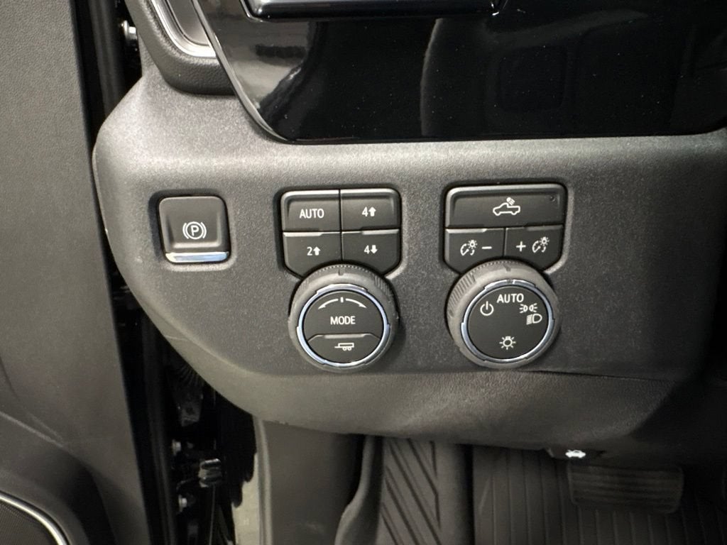 2026 Chevrolet Silverado 1500 LT Crew Cab Short Box 4WD