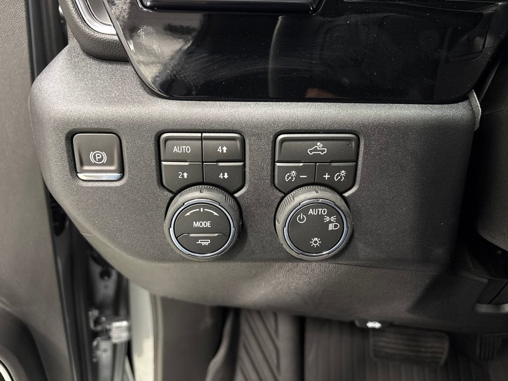 2026 Chevrolet Silverado 1500 LT Crew Cab Short Box 4WD
