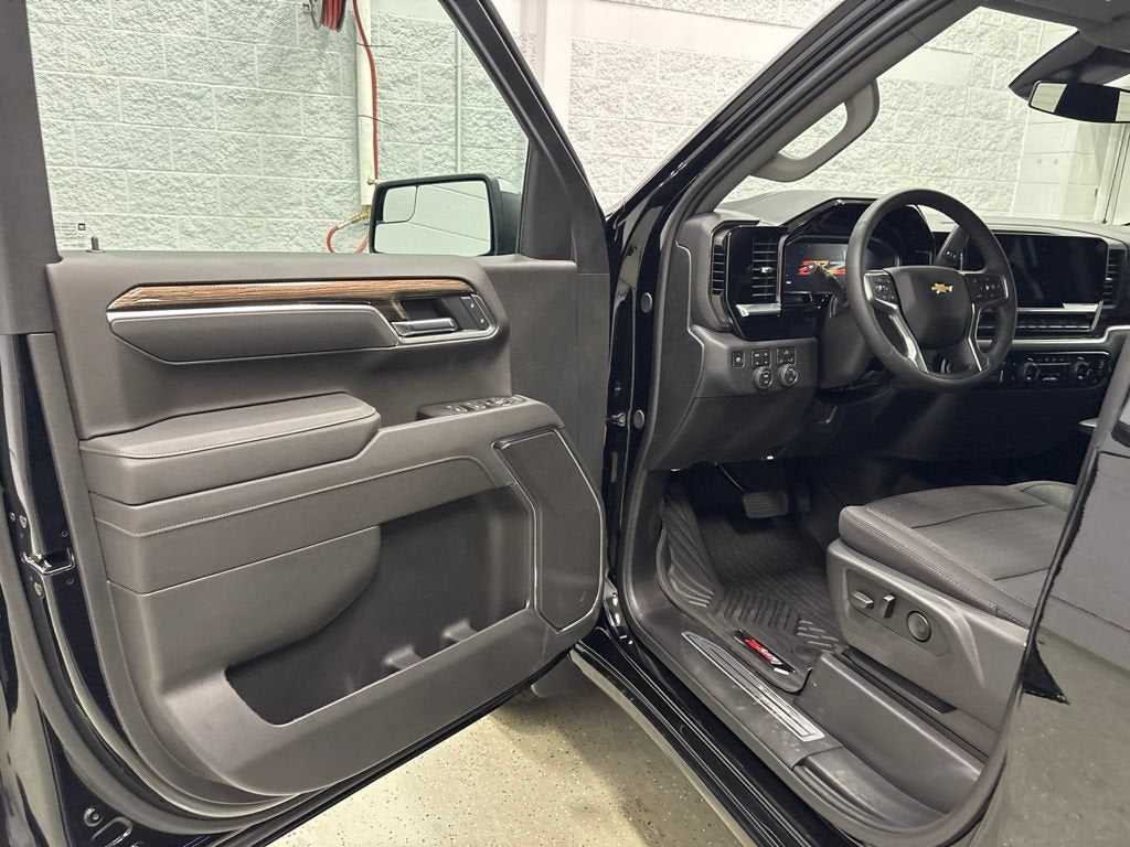2026 Chevrolet Silverado 1500 LT Crew Cab Short Box 4WD