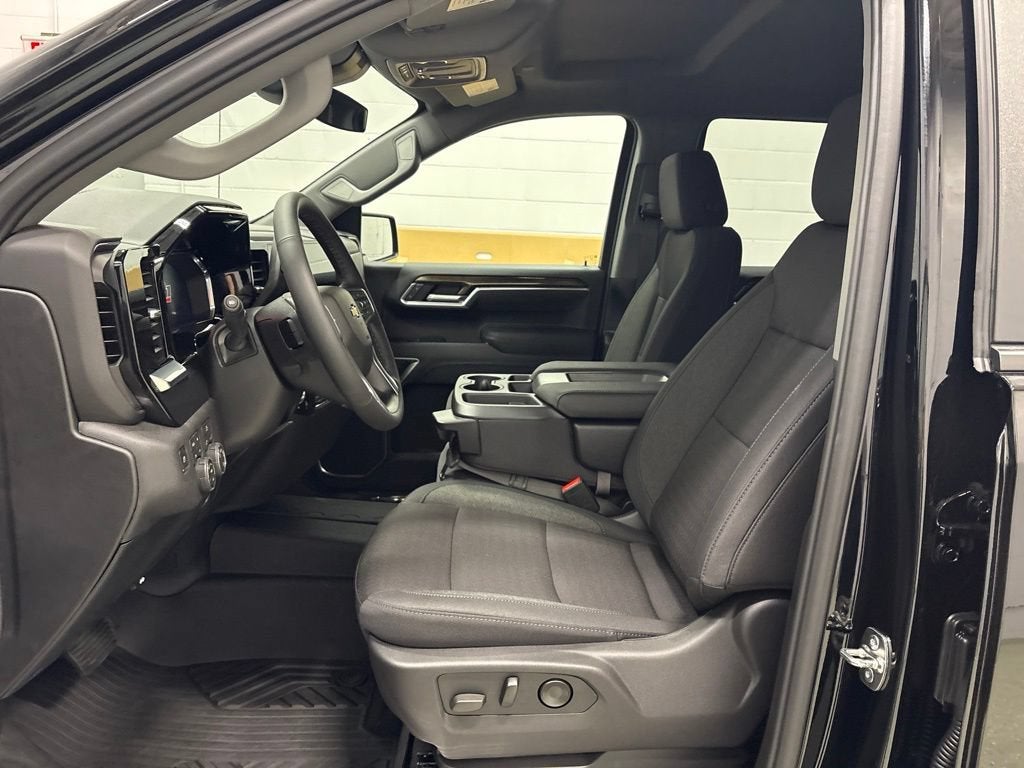 2026 Chevrolet Silverado 1500 LT Crew Cab Short Box 4WD