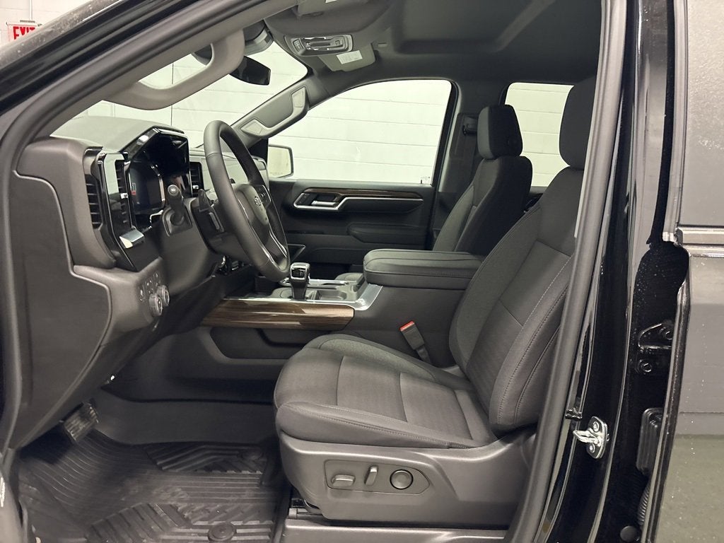 2026 Chevrolet Silverado 1500 RST Crew Cab Short Box 4WD