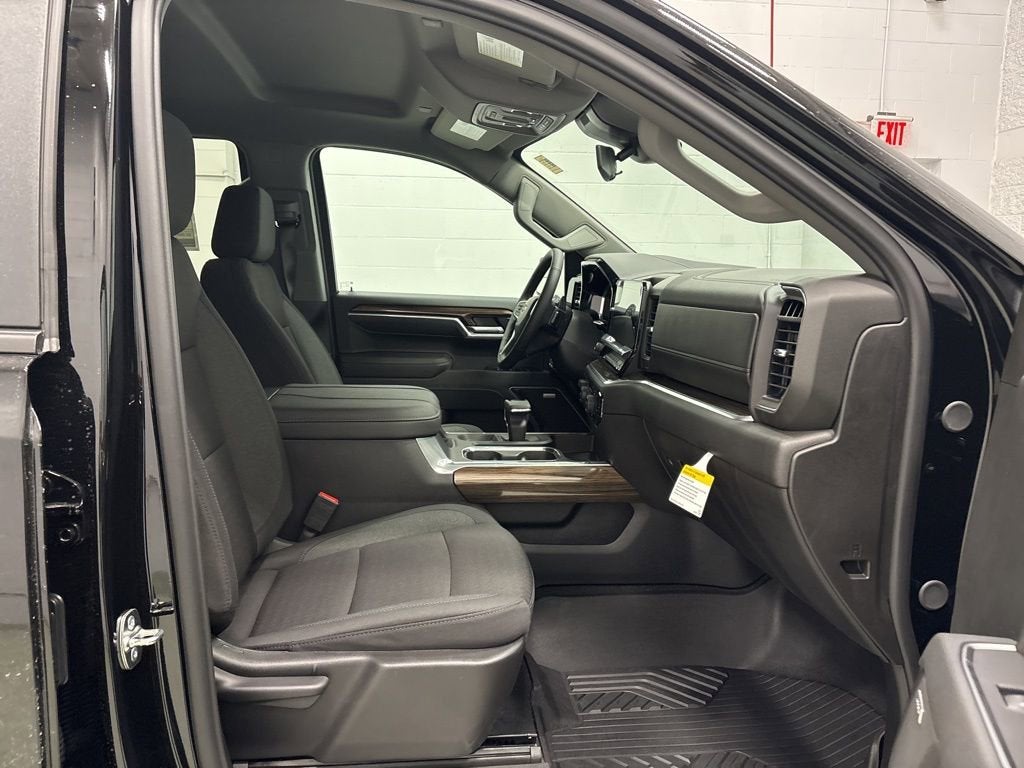 2026 Chevrolet Silverado 1500 RST Crew Cab Short Box 4WD