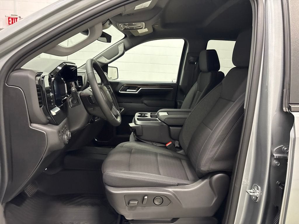 2026 Chevrolet Silverado 1500 RST Crew Cab Short Box 4WD