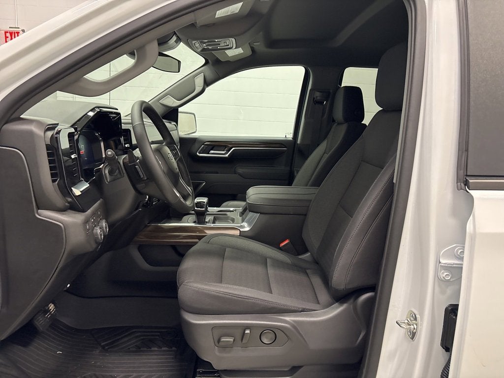 2026 Chevrolet Silverado 1500 RST Crew Cab Short Box 4WD