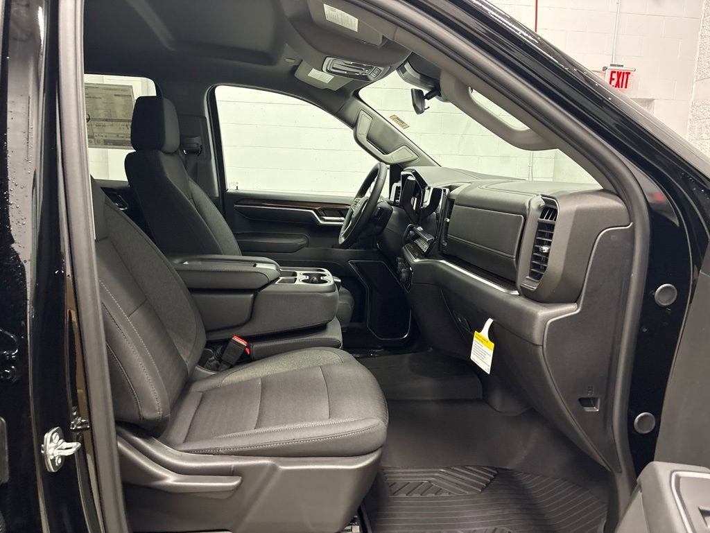 2026 Chevrolet Silverado 1500 RST Crew Cab Short Box 4WD
