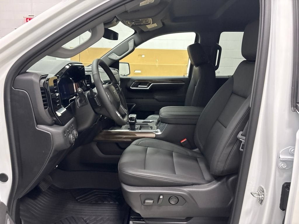 2026 Chevrolet Silverado 1500 RST Crew Cab Short Box 4WD