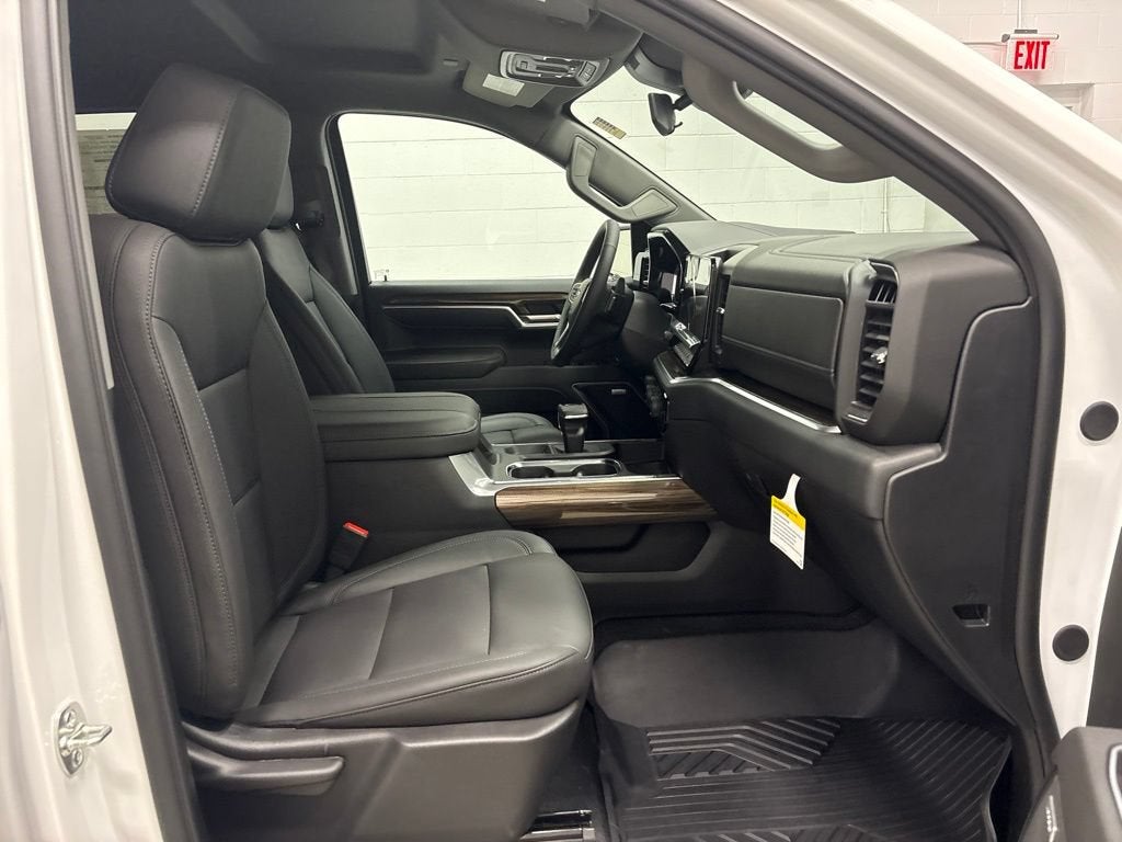 2026 Chevrolet Silverado 1500 RST Crew Cab Short Box 4WD