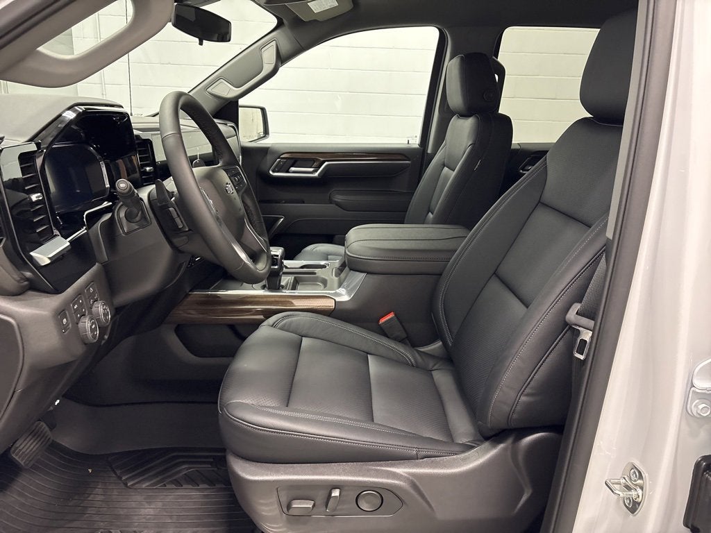 2026 Chevrolet Silverado 1500 RST Crew Cab Short Box 4WD