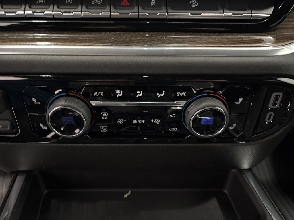 2026 Chevrolet Silverado 1500 RST Crew Cab Short Box 4WD