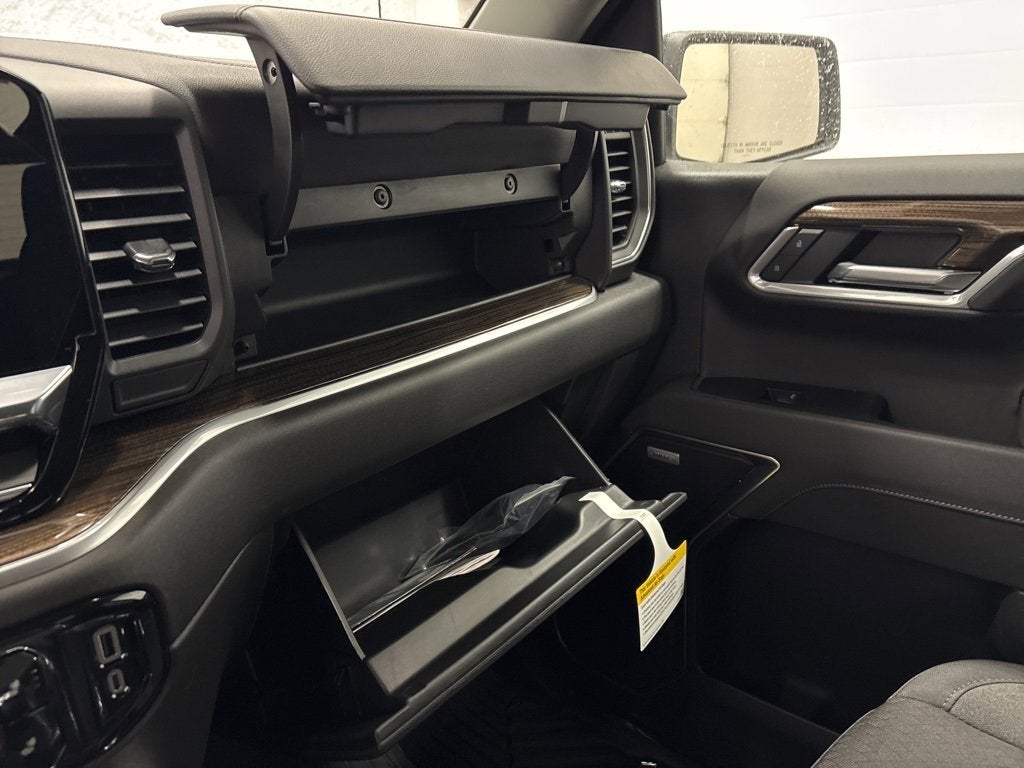 2026 Chevrolet Silverado 1500 RST Crew Cab Short Box 4WD