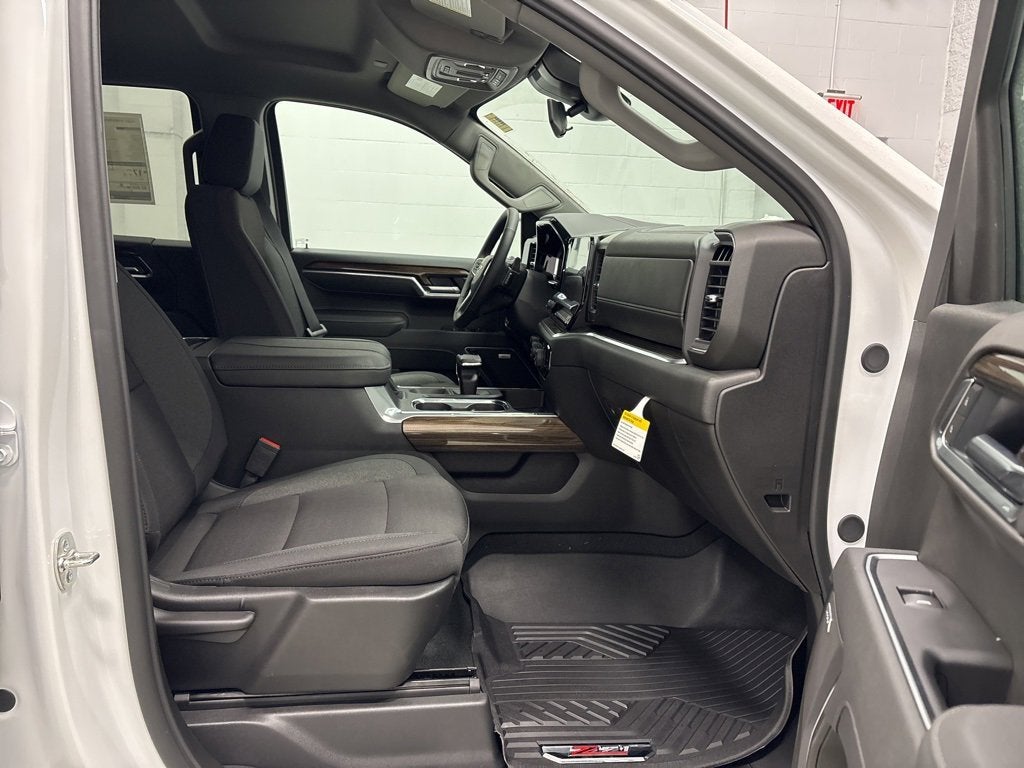 2026 Chevrolet Silverado 1500 RST Crew Cab Short Box 4WD