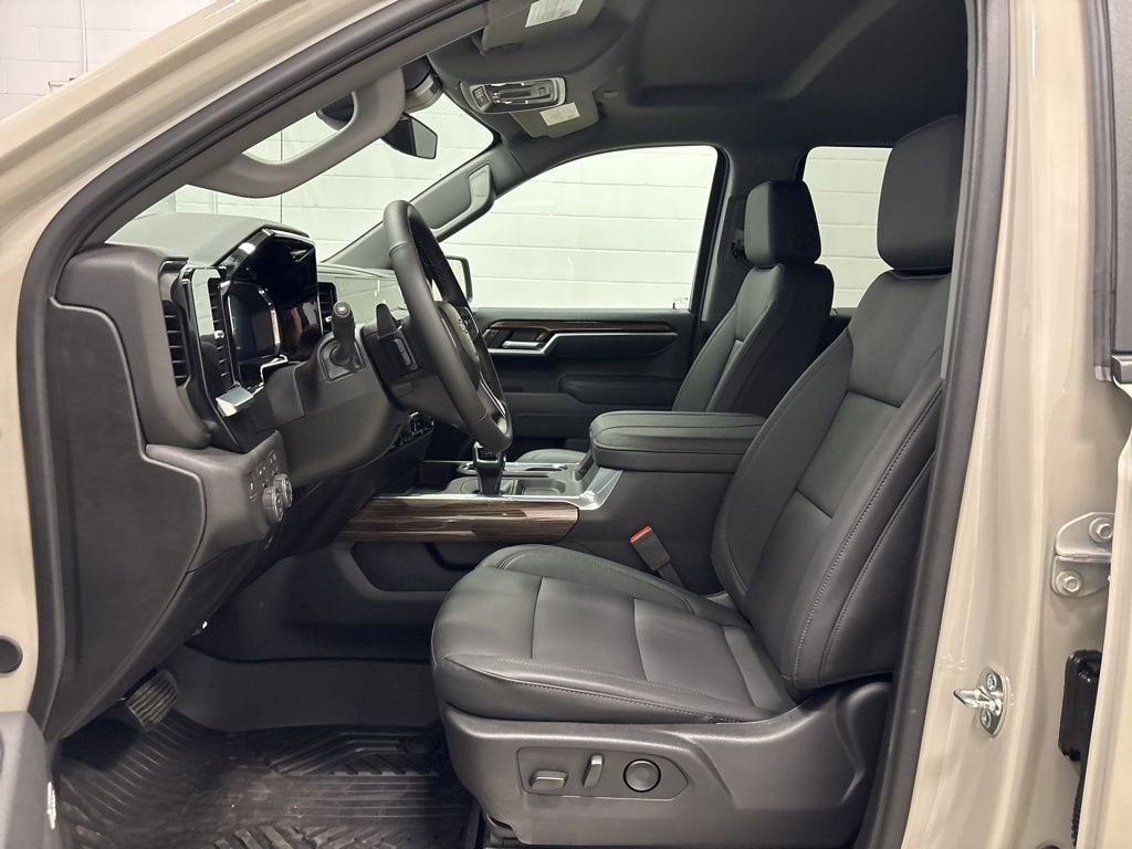 2026 Chevrolet Silverado 1500 RST Crew Cab Short Box 4WD