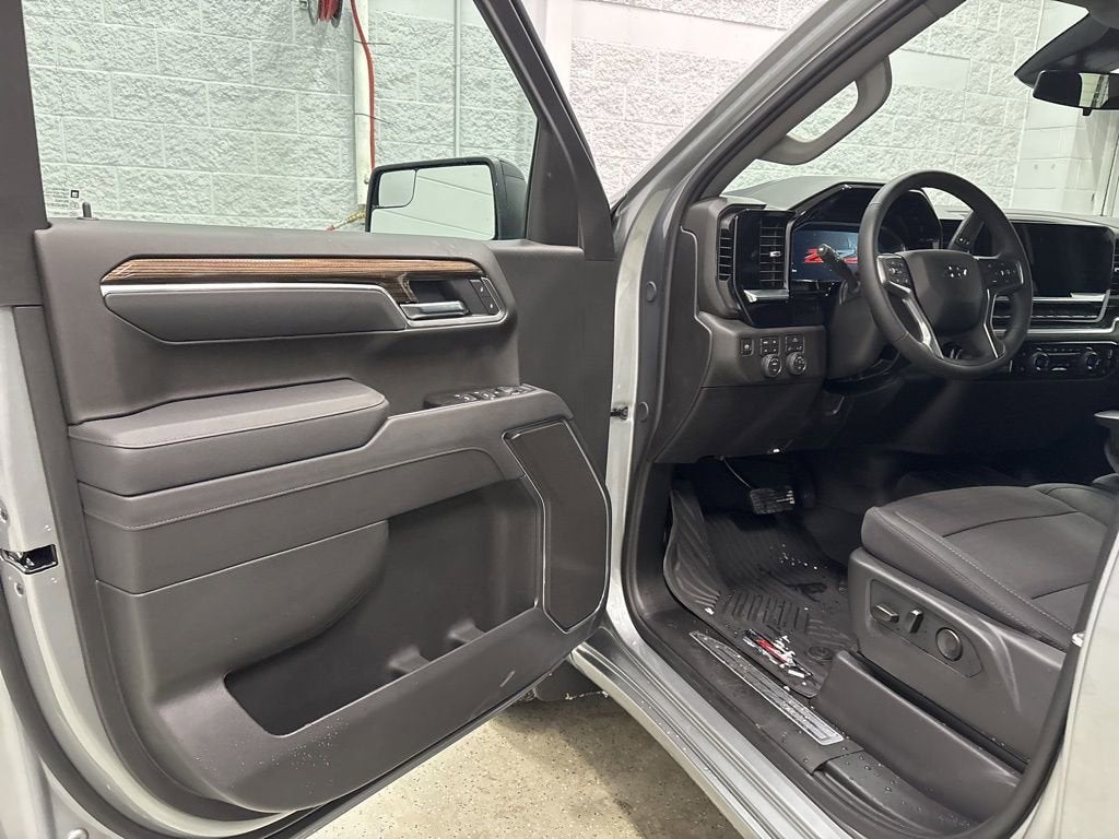 2026 Chevrolet Silverado 1500 RST Crew Cab Short Box 4WD