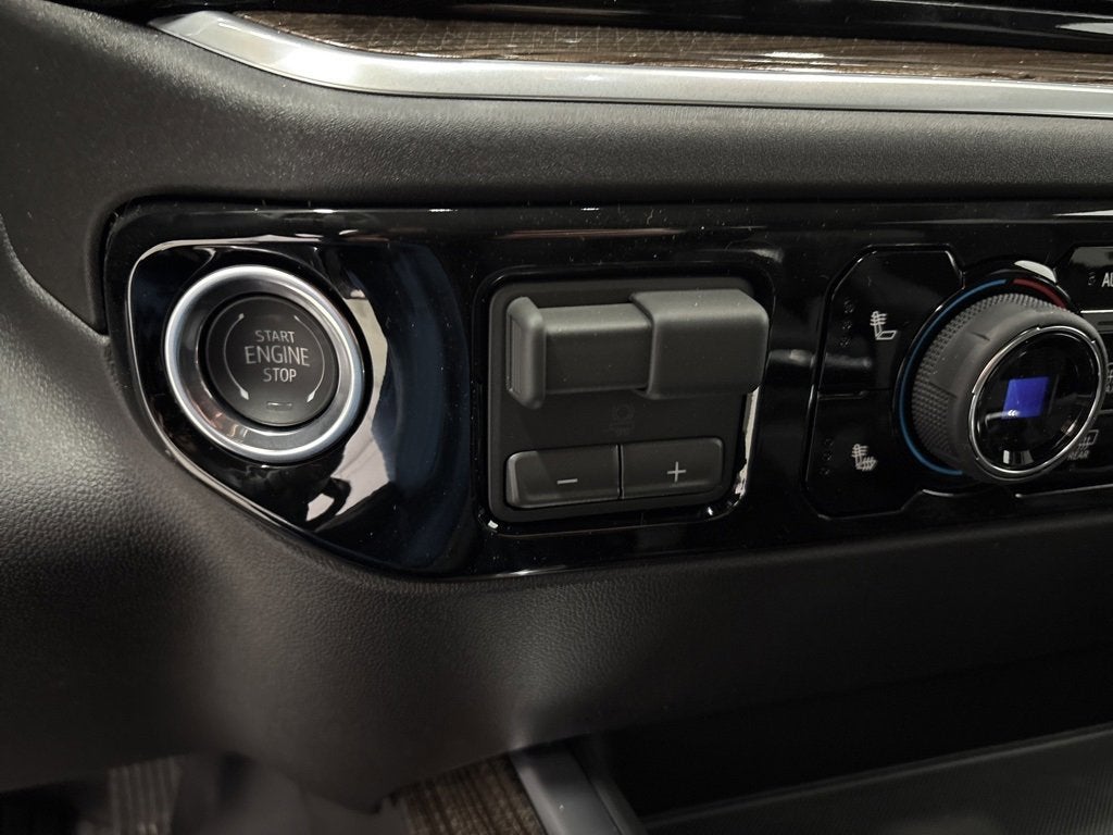 2026 Chevrolet Silverado 1500 RST Crew Cab Short Box 4WD