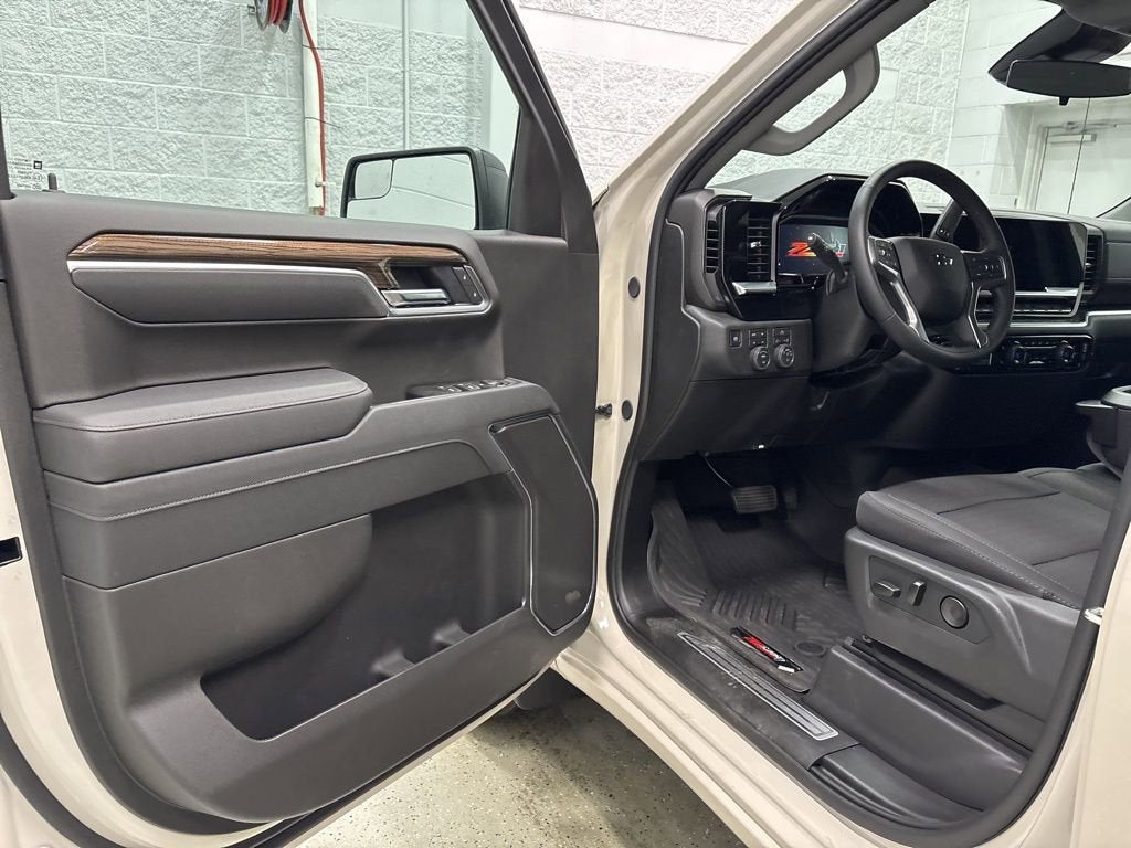 2026 Chevrolet Silverado 1500 RST Crew Cab Short Box 4WD