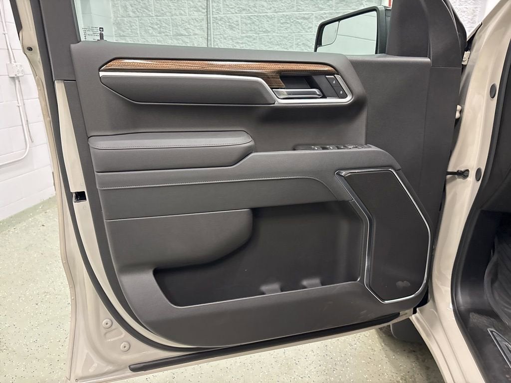 2026 Chevrolet Silverado 1500 RST Crew Cab Short Box 4WD