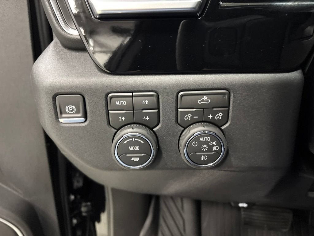 2026 Chevrolet Silverado 1500 RST Crew Cab Short Box 4WD