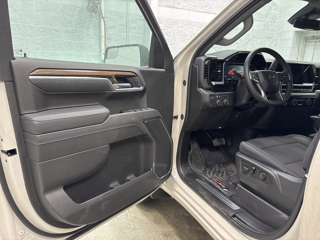 2026 Chevrolet Silverado 1500 RST Crew Cab Short Box 4WD