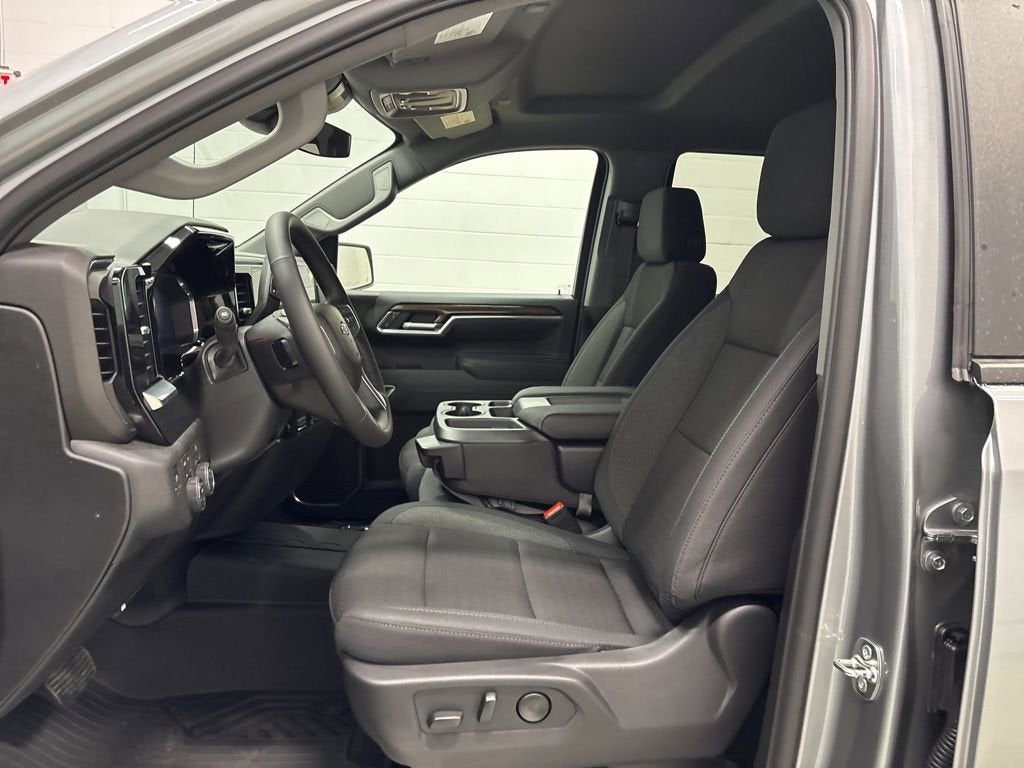 2026 Chevrolet Silverado 1500 RST Crew Cab Short Box 4WD