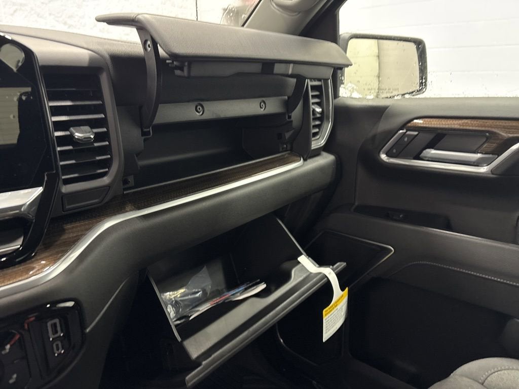 2026 Chevrolet Silverado 1500 RST Crew Cab Short Box 4WD