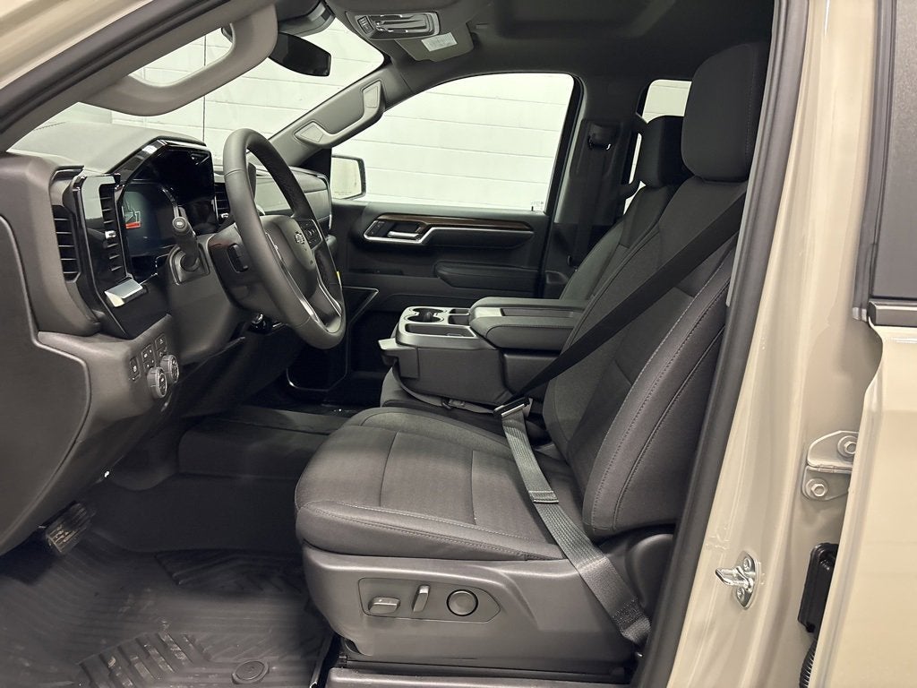 2026 Chevrolet Silverado 1500 RST Crew Cab Short Box 4WD