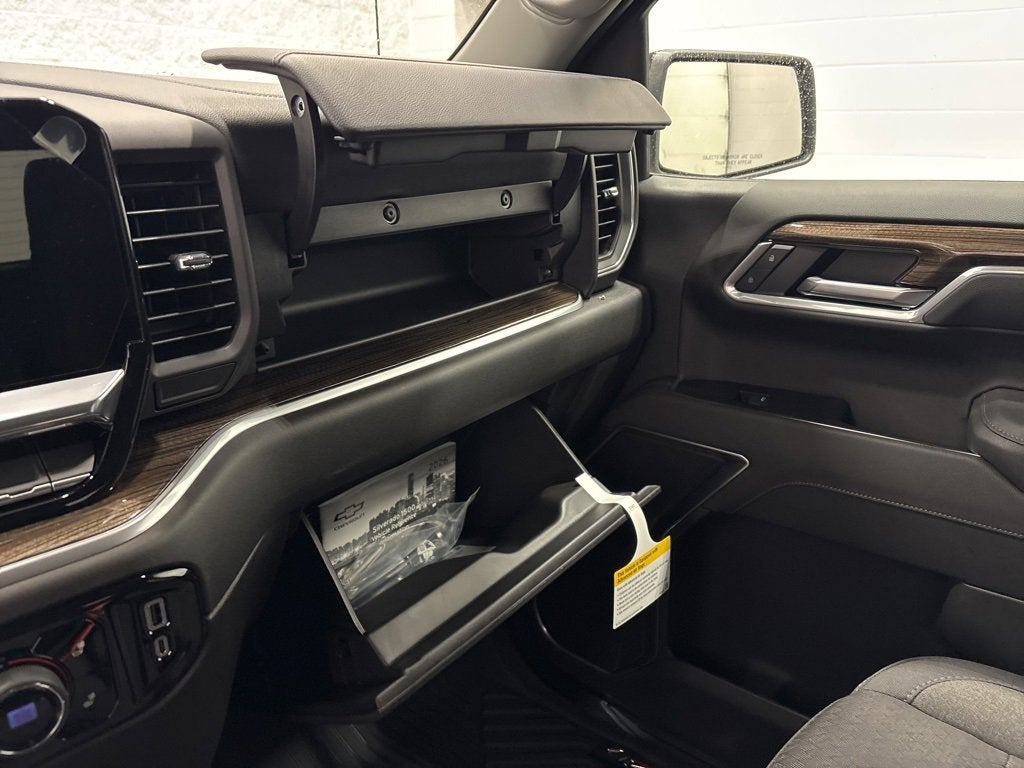 2026 Chevrolet Silverado 1500 RST Crew Cab Short Box 4WD