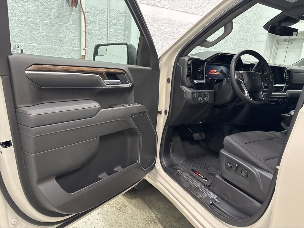 2026 Chevrolet Silverado 1500 RST Crew Cab Short Box 4WD